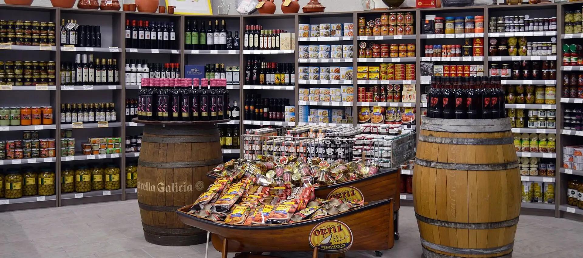 The Spanischer Garten shop, shelves of Spanish wine, olive oil and conservas