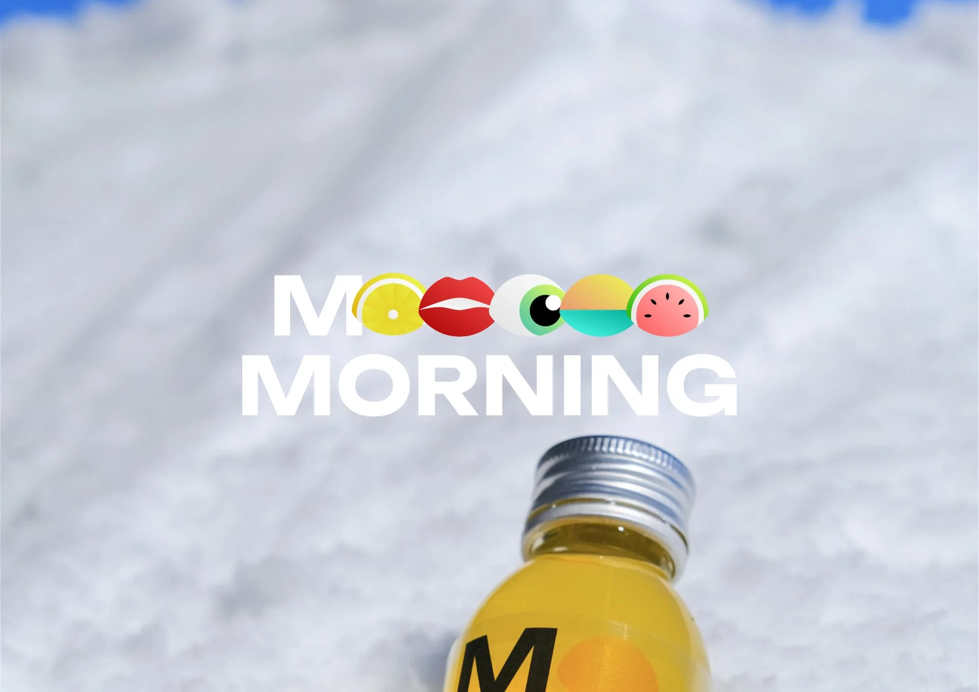 The wordmark cycling its fruit on the piste, bottle in the snow