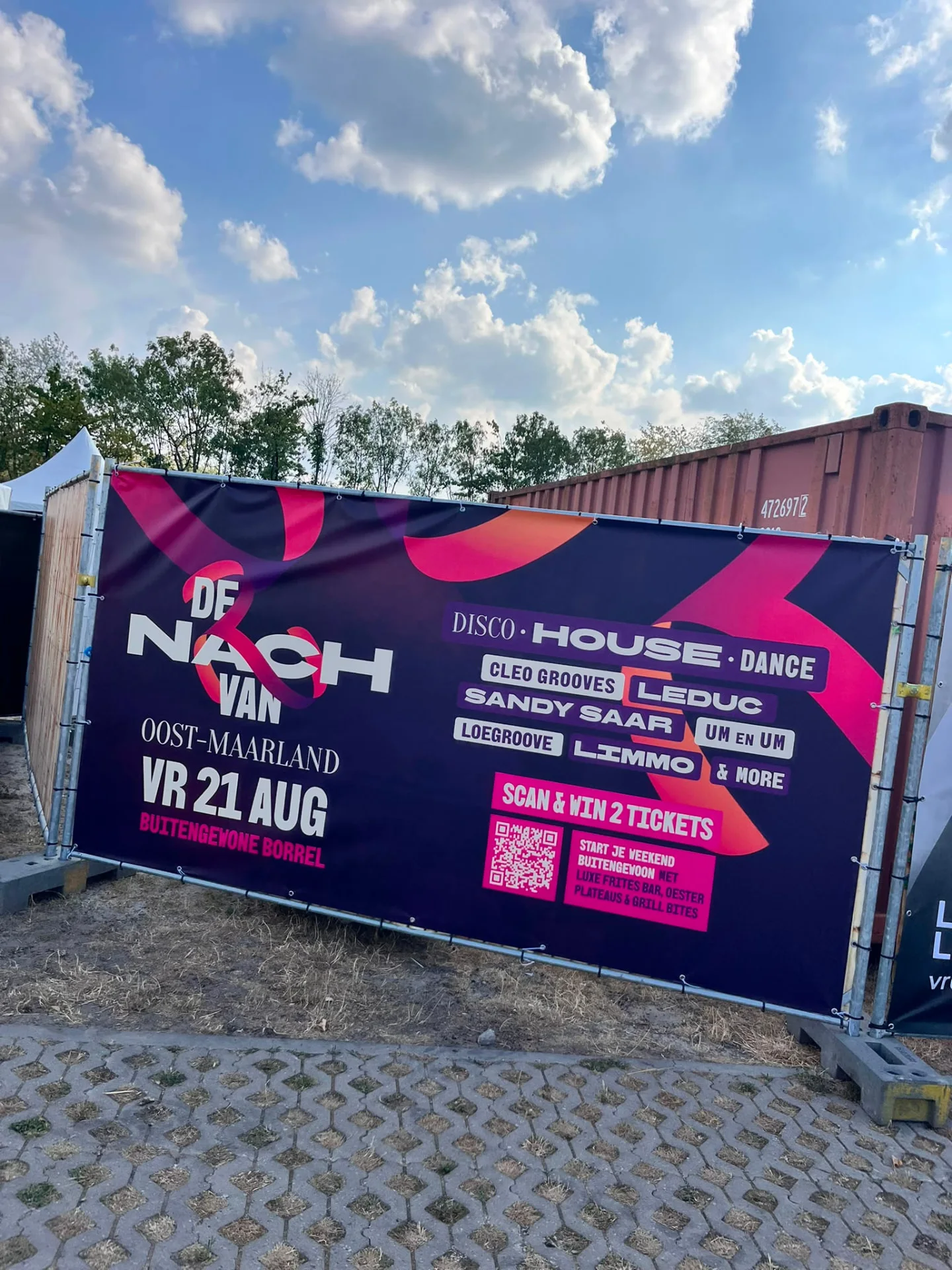 De Nach Van festival banner mounted on site in Oost-Maarland