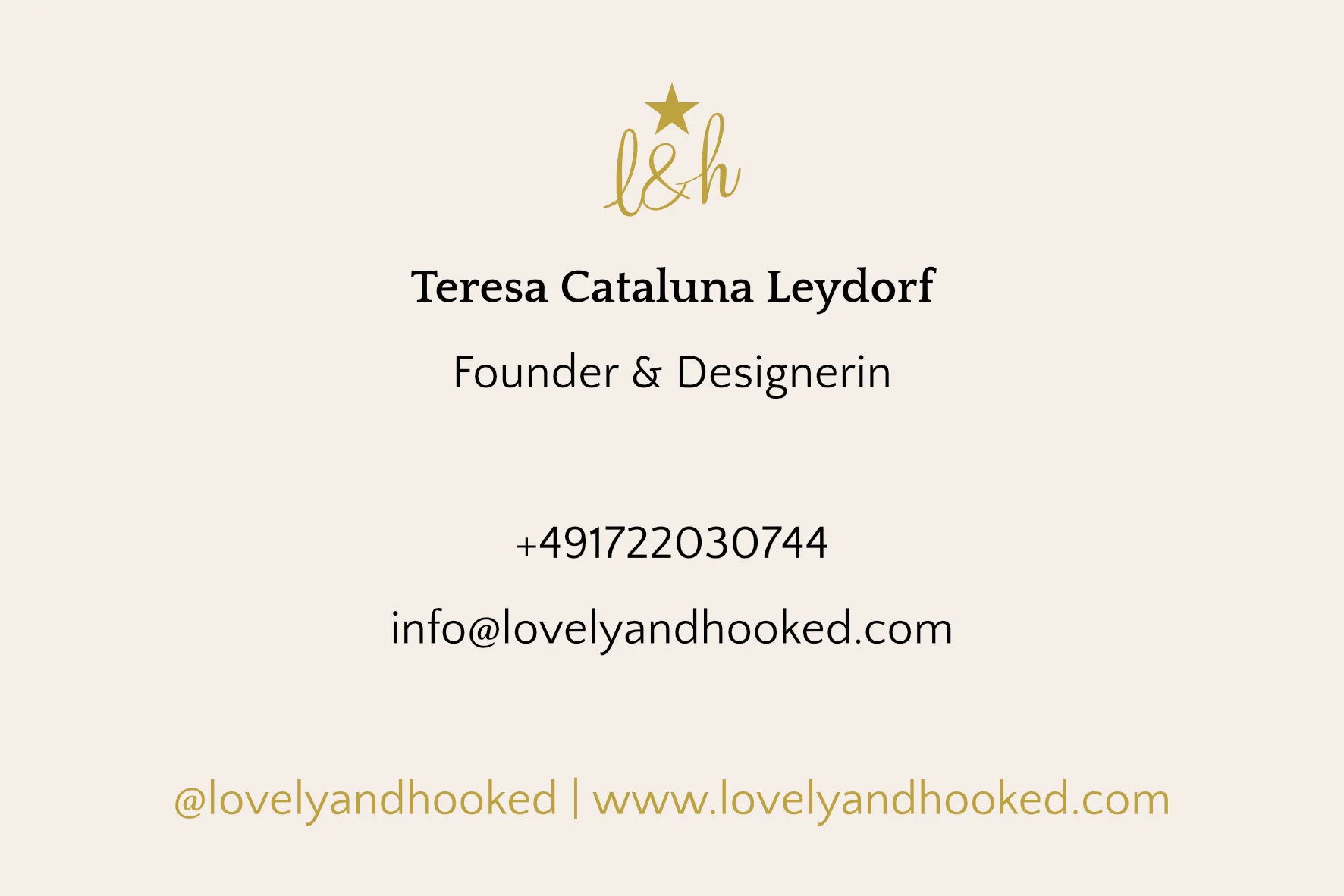 The lovely&hooked business card in blush and gold